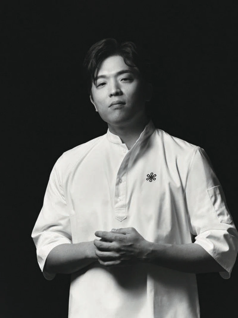 《首爾米其林指南》唯一三星餐廳「MOSU Seoul」主廚安成宰(Sung Anh)。 《首爾米其林指南》唯一三星餐廳「MOSU Seoul」主廚安成宰(Sung Anh)。
