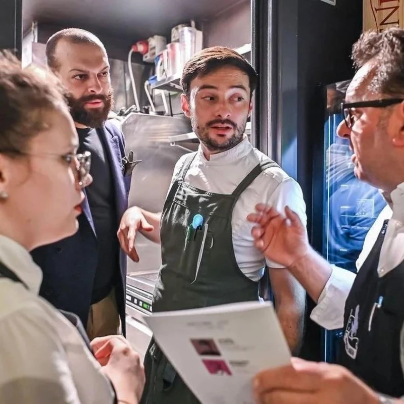 Leo 曾與 Chef Richie 在「Noma」共事過。 Leo 曾與 Chef Richie 在「Noma」共事過。