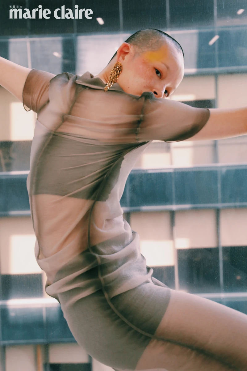 灰色透明雪紡長洋裝,LOEWE 灰色透明雪紡長洋裝,LOEWE