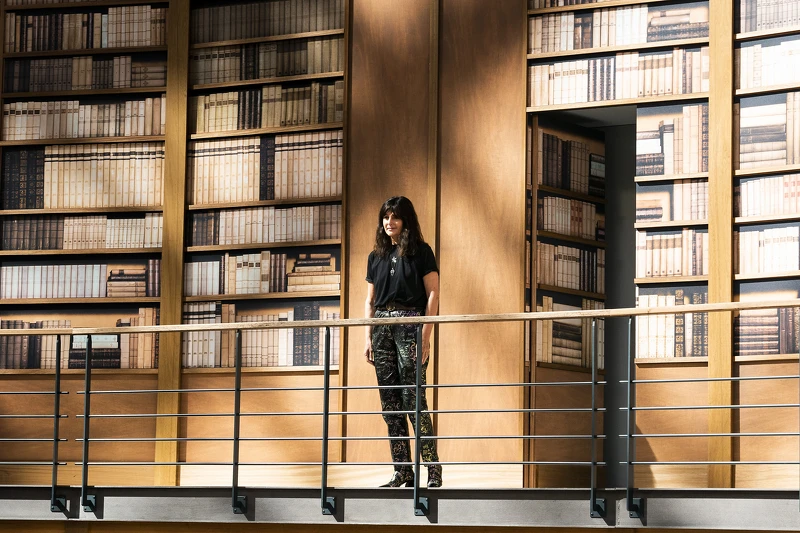 Virginie Viard 即將離開Chanel,6月25日的2024/25秋冬高級訂製服大秀就將會是Virginie Viard的告別秀。 Virginie Viard 即將離開Chanel,6月25日的2024/25秋冬高級訂製服大秀就將會是Virginie Viard的告別秀。
