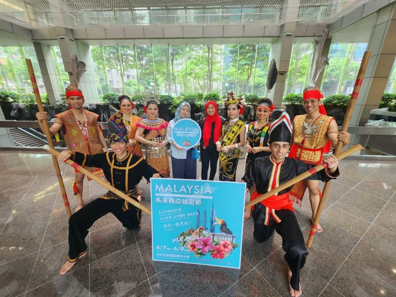 來自馬來西亞霹靂州的「The Selendang Perak Group」舞團帶來精彩的表演。 來自馬來西亞霹靂州的「The Selendang Perak Group」舞團帶來精彩的表演。