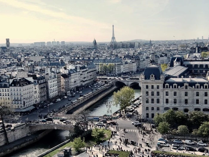 聖母院頂的巴黎俯瞰照 聖母院頂的巴黎俯瞰照