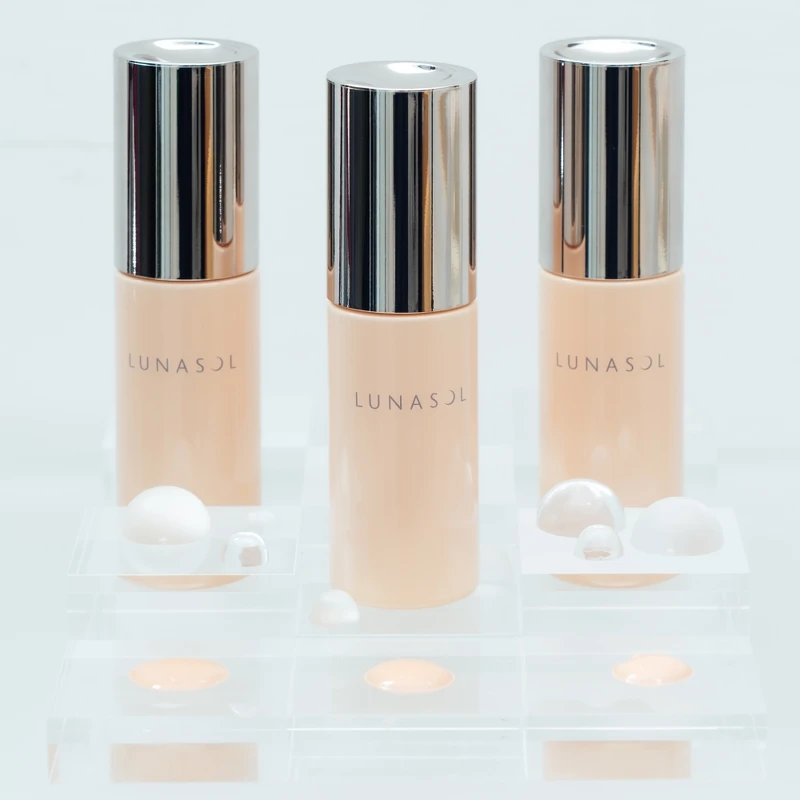 LUNASOL持采柔光粉底SPF30/PA++。