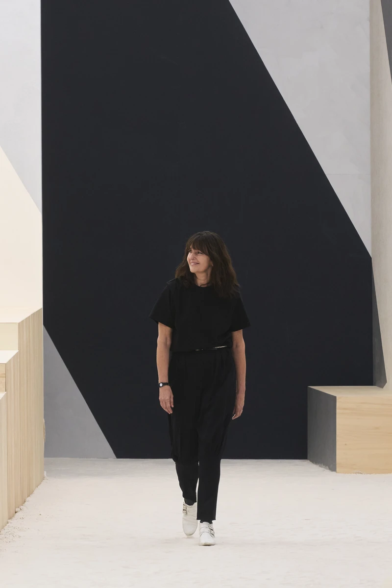 Virginie Viard在Chanel工作超過30年,一直是時尚界老佛爺Karl Lagerfeld最得力的左右手。 Virginie Viard在Chanel工作超過30年,一直是時尚界老佛爺Karl Lagerfeld最得力的左右手。
