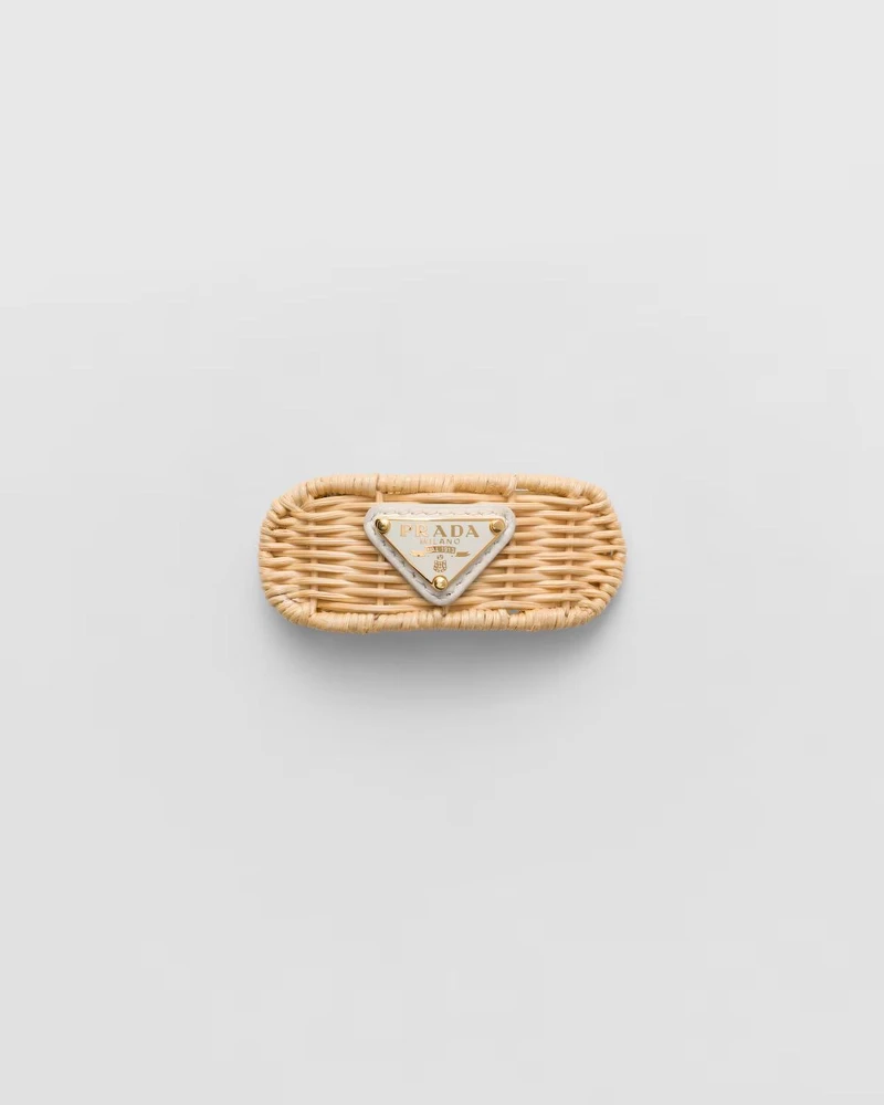 籐織髮夾,NT$17,500。 籐織髮夾,NT$17,500。