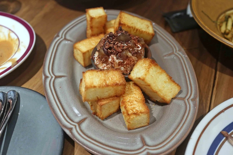 店內布置與餐盤也特別從日本運送來台灣。