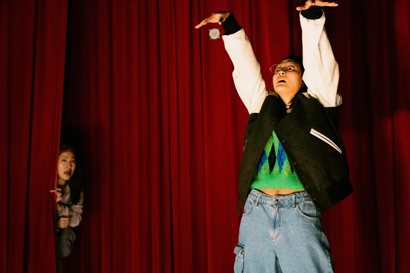 《鬼才之道》可以再次跟徐漢強導演合作電影，對王淨（右）來說是安全感十足。