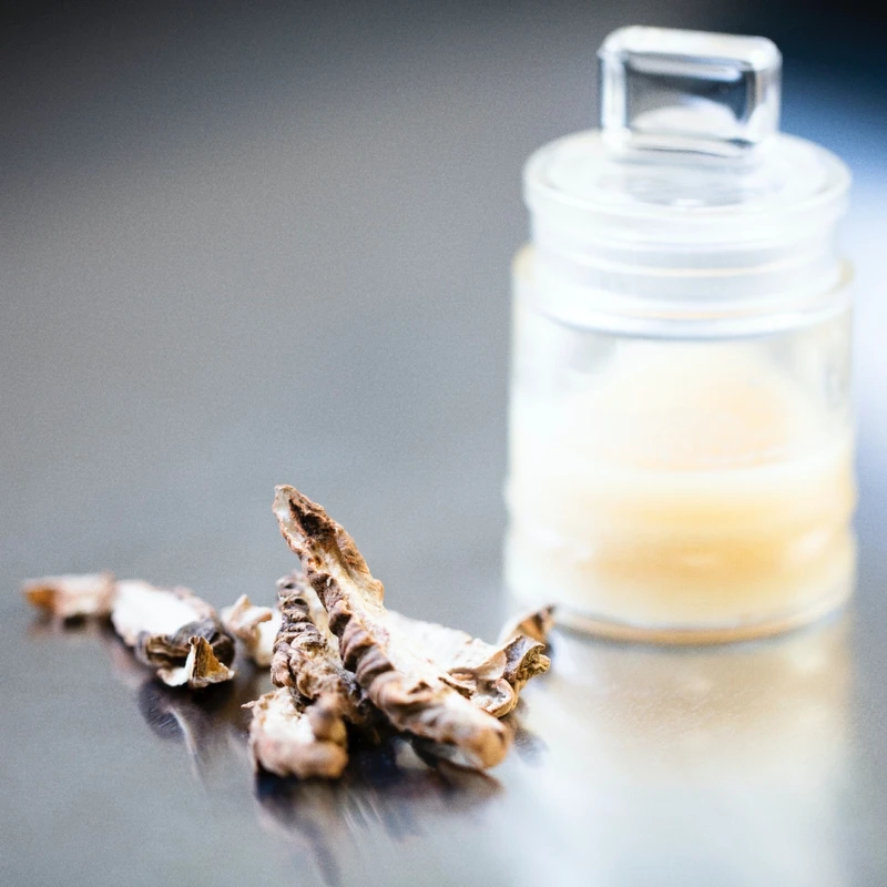 格拉斯鳶尾花球莖及原精香膏。