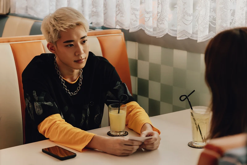 新一代男神黃信赫在《幸福房屋事件簿》染金髮造型,且有很多情緒沉重、難過的戲,自認是極大挑戰。 新一代男神黃信赫在《幸福房屋事件簿》染金髮造型,且有很多情緒沉重、難過的戲,自認是極大挑戰。