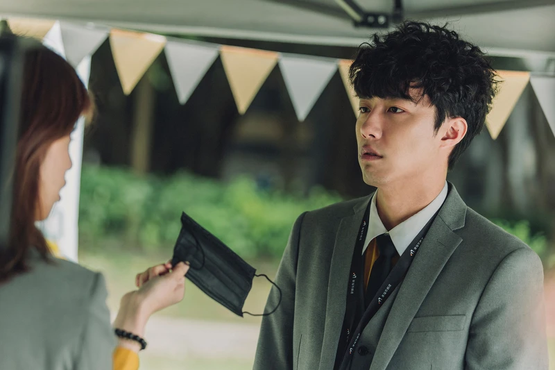 《幸福房屋事件簿》蔡凡熙飾演的菜鳥房仲游大志,在第三集將以通靈能力協助凶宅破案。 《幸福房屋事件簿》蔡凡熙飾演的菜鳥房仲游大志,在第三集將以通靈能力協助凶宅破案。