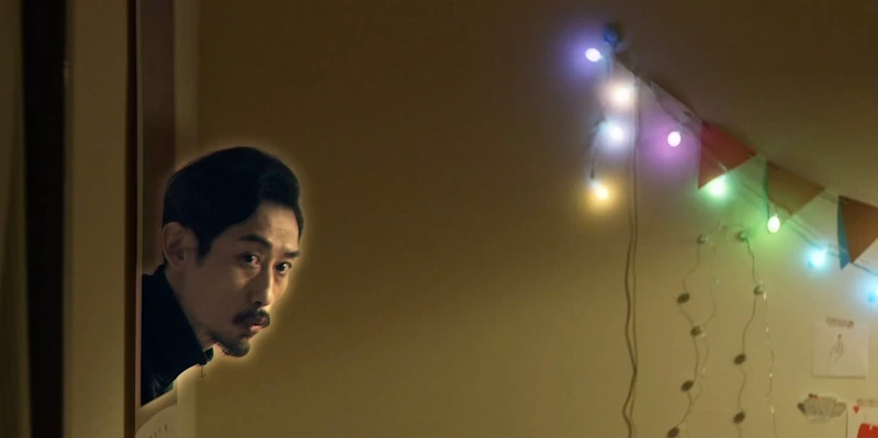 陳竹昇在《幸福房屋事件簿》神出鬼沒,到處遊走在各家屋內搗蛋。 陳竹昇在《幸福房屋事件簿》神出鬼沒,到處遊走在各家屋內搗蛋。