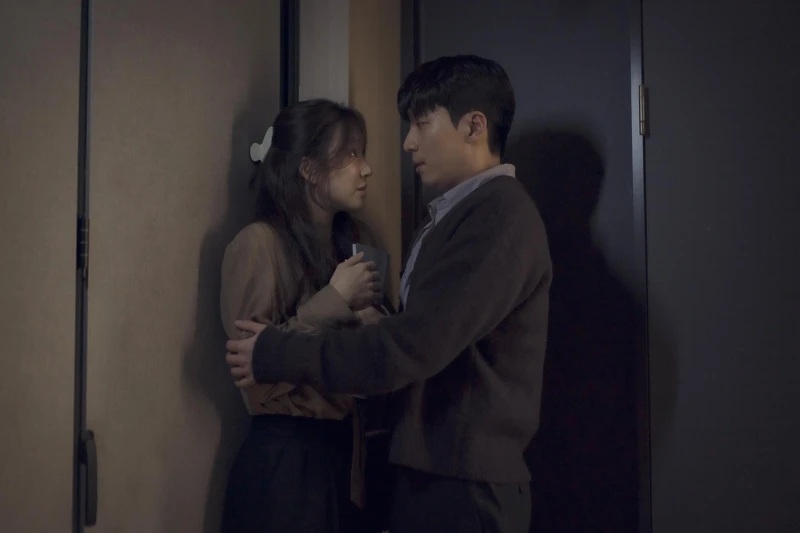 《畢業》魏嘏雋和「老師」鄭麗媛的關係逐漸產生變化,兩人都在「進化中」。 《畢業》魏嘏雋和「老師」鄭麗媛的關係逐漸產生變化,兩人都在「進化中」。