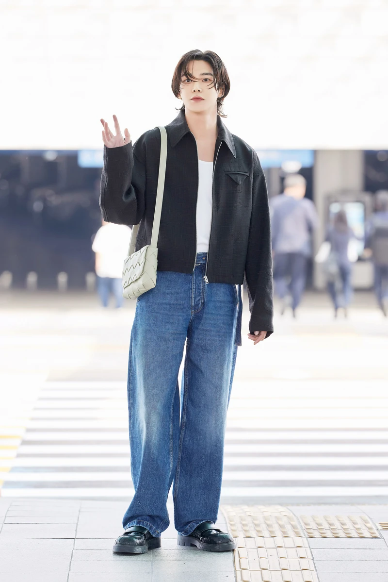 路雲抵台機場時尚。 路雲抵台機場時尚。