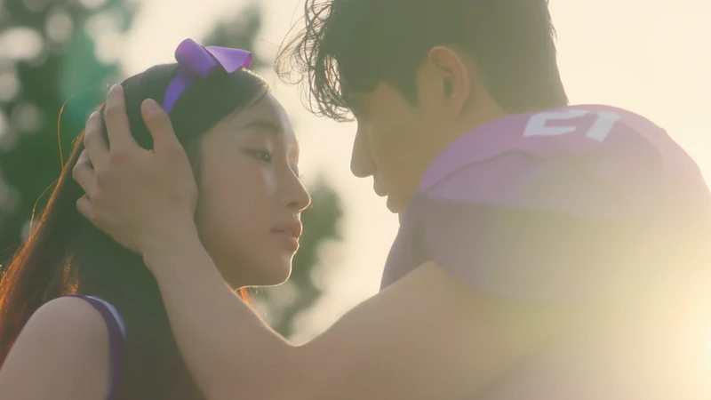 為了反擊金俐晏吻上尹荷拉。 為了反擊金俐晏吻上尹荷拉。