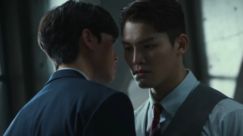 姜嘏喝止崔允錫對朴太浩施暴。 姜嘏喝止崔允錫對朴太浩施暴。