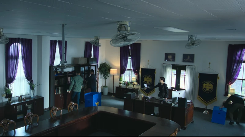 罪證確鑿後,警方對朝信高中展開大規模搜索。 罪證確鑿後,警方對朝信高中展開大規模搜索。