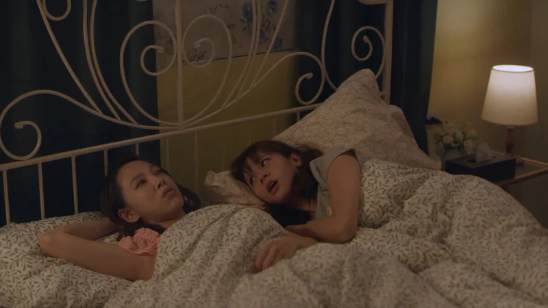 小鷗半夜與大美共枕談對於未來的不安與擔憂。 小鷗半夜與大美共枕談對於未來的不安與擔憂。