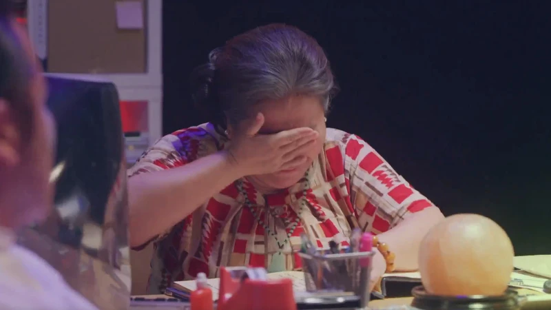 彩香哭掉了生死簿上的孩子們悲慘的人生結局。 彩香哭掉了生死簿上的孩子們悲慘的人生結局。