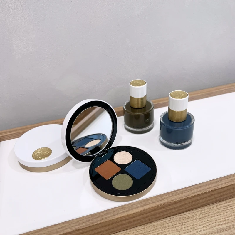 Hermès愛馬仕Les Mains Hermès指甲油2024秋冬限量珍藏版(#81Bleu Agate、#83 Vert Bronze)15ml,NT1,940 Hermès愛馬仕Les Mains Hermès指甲油2024秋冬限量珍藏版(#81Bleu Agate、#83 Vert Bronze)15ml,NT1,940