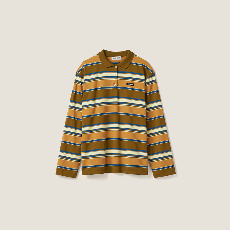 Miu Miu 棉質針織布 Polo 衫,NT41,500。 Miu Miu 棉質針織布 Polo 衫,NT41,500。