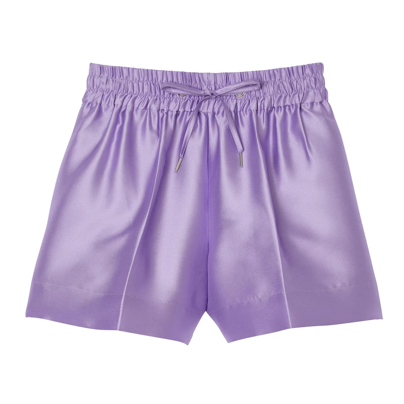 SANDRO 紫色緞面短褲,NT7,490。 SANDRO 紫色緞面短褲,NT7,490。