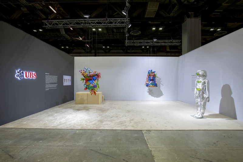 ART SG藝博會2024瑞銀藝術空間現場：艾柯·努格羅荷，《養護心中的晨曦》，2023年。© Eko Nugroho。