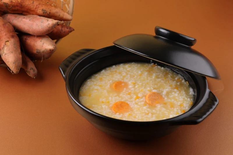 「地瓜粥」以來自花蓮的「吉野一號」與宜蘭肉質濕潤香甜的「鹿兒島蜜地瓜」一起熬製。