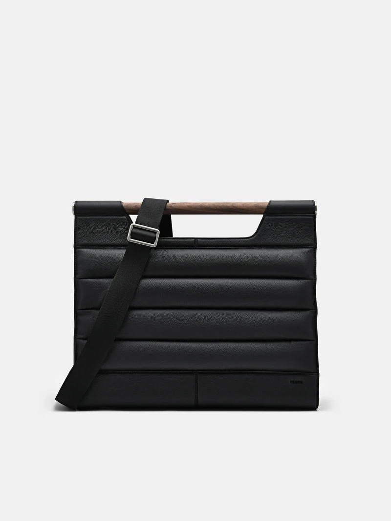 PEDRO x COMMUNE聯名Aviate手提包,NT5,390。 PEDRO x COMMUNE聯名Aviate手提包,NT5,390。