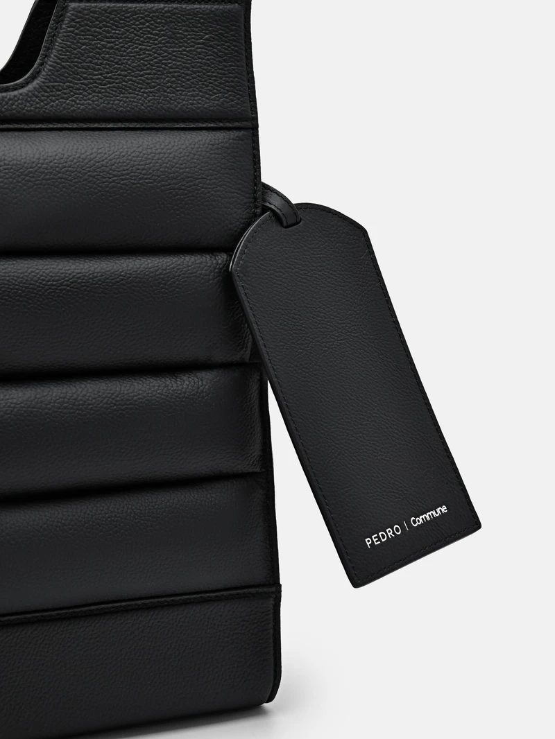 PEDRO x COMMUNE聯名Aviate手提包,NT5,390。 PEDRO x COMMUNE聯名Aviate手提包,NT5,390。