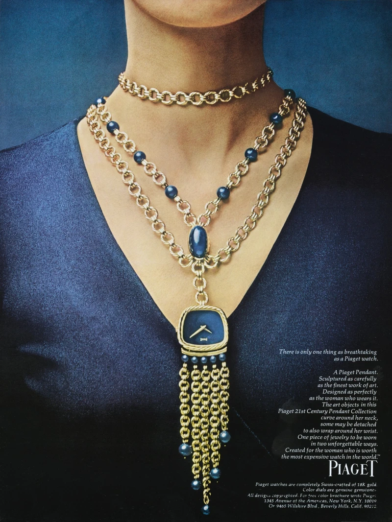 模特兒配戴伯爵於1969年推出的〈21st Century Collection〉中的Swing Sautoir Watch 模特兒配戴伯爵於1969年推出的〈21st Century Collection〉中的Swing Sautoir Watch