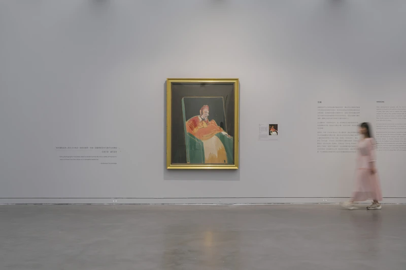 法蘭西斯・培根〈教皇6世習作〉,以藝術家的經典名句呈現攝影與繪畫的對話交融。圖片提供:高美館。 法蘭西斯・培根〈教皇6世習作〉,以藝術家的經典名句呈現攝影與繪畫的對話交融。圖片提供:高美館。