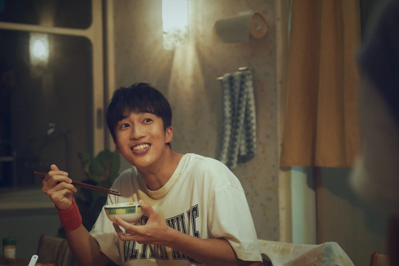 《夏日的檸檬草》婁峻碩在片中有許多貪吃搶食戲，他有場戲猛吃便當吃到差點吐