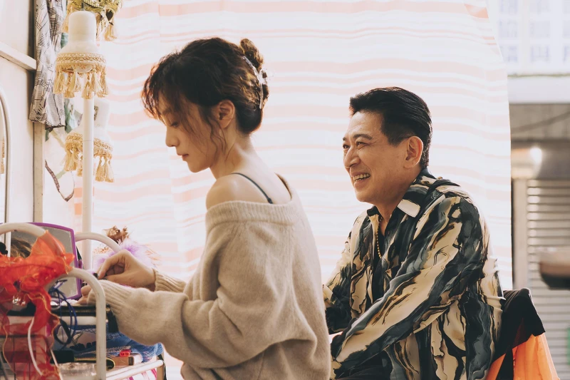 賴打(高捷飾演)希望西施(陽靚飾演)放下電子花車的生意嫁給他。 賴打(高捷飾演)希望西施(陽靚飾演)放下電子花車的生意嫁給他。