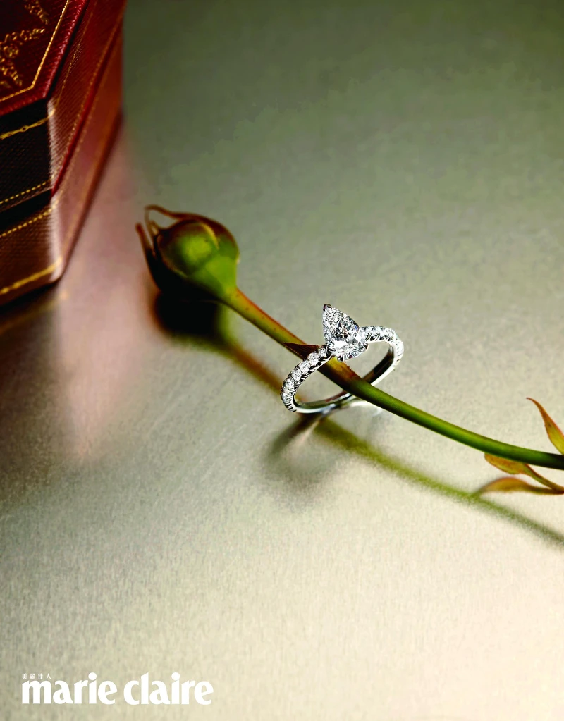 1895系列梨形切割鑽石戒指,Cartier。 1895系列梨形切割鑽石戒指,Cartier。