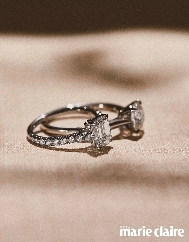 1895系列祖母綠切割鑽石戒指、1895系列圓形明亮式切割鑽石戒指,Cartier。 1895系列祖母綠切割鑽石戒指、1895系列圓形明亮式切割鑽石戒指,Cartier。