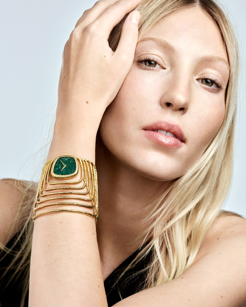 PIAGET Brand Face形象代表Ella Richard配戴古董手鐲腕錶 PIAGET Brand Face形象代表Ella Richard配戴古董手鐲腕錶