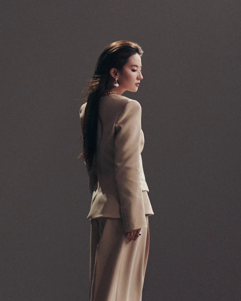 寶格麗全球品牌代言人劉亦菲演繹最新品牌形象廣告ETERNALLY REBORN_名人幕後照