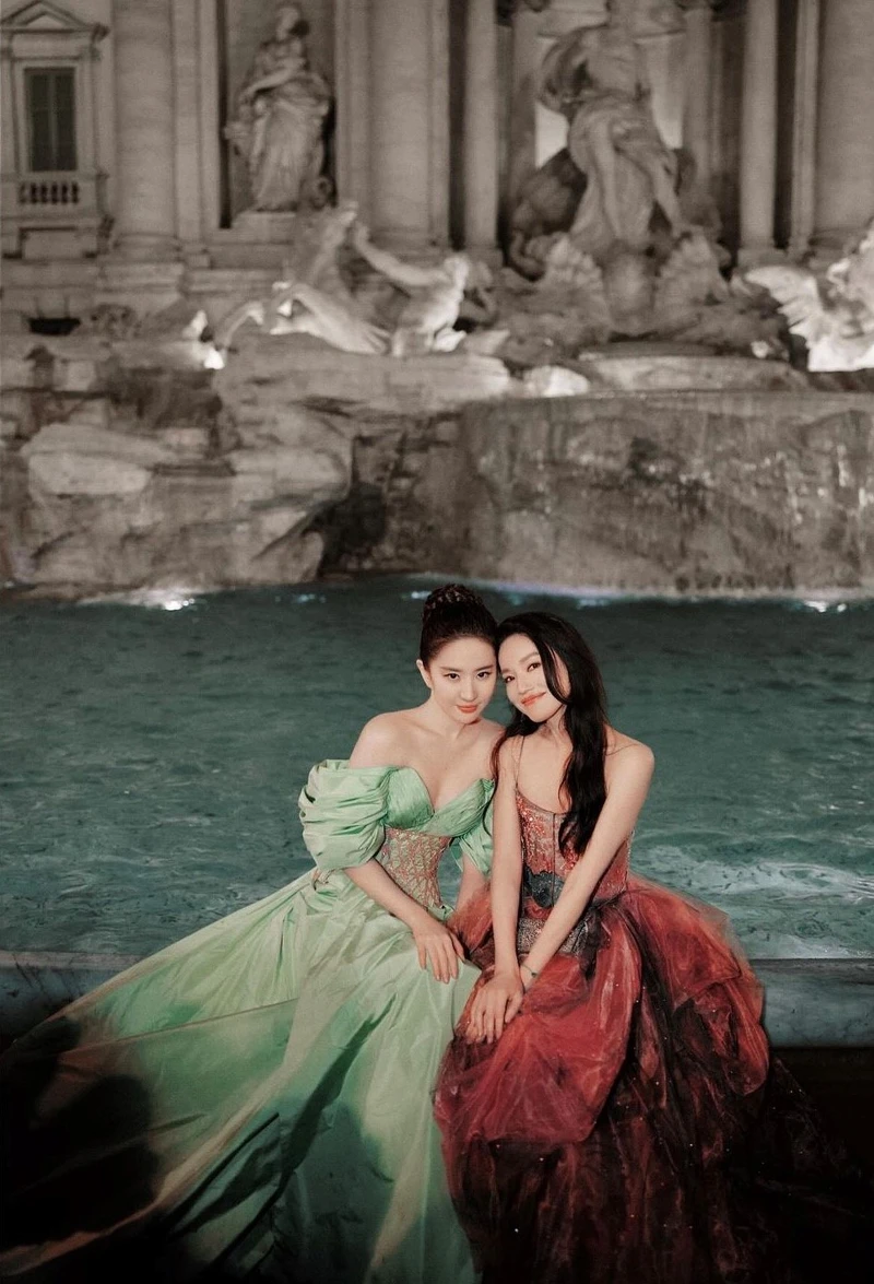 劉亦菲和舒淇出席寶格麗 全新頂級 AETERNA 系列羅馬揭幕盛會晚宴