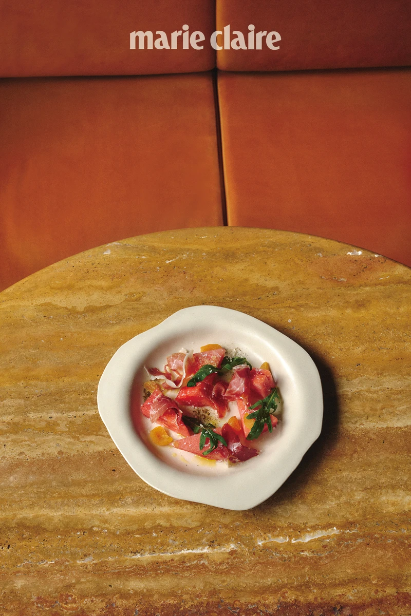 廚師團隊來自 Fine Dining 體系，常隨著季節食材設計 Off Menu。