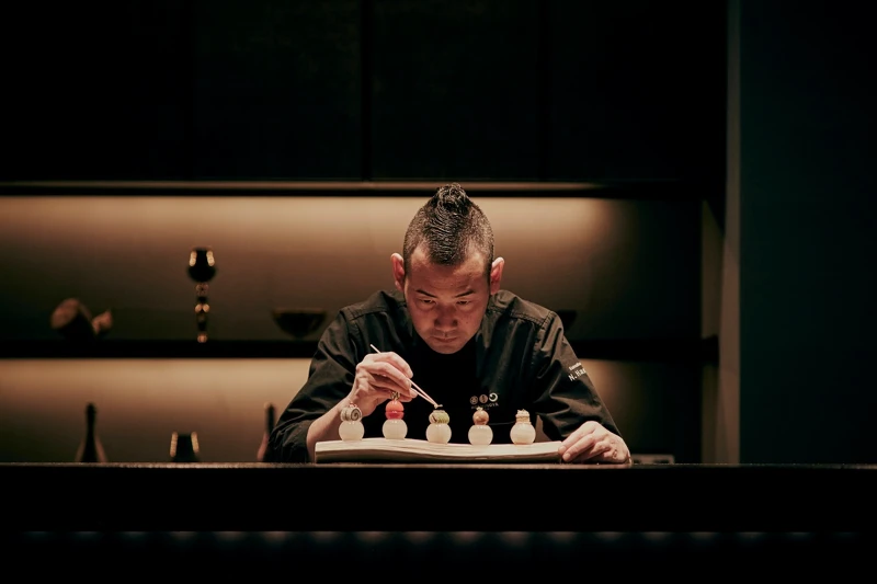 浜田 統之（Noriyuki Hamada）曾擔任「虹夕諾雅 東京」的料理長。