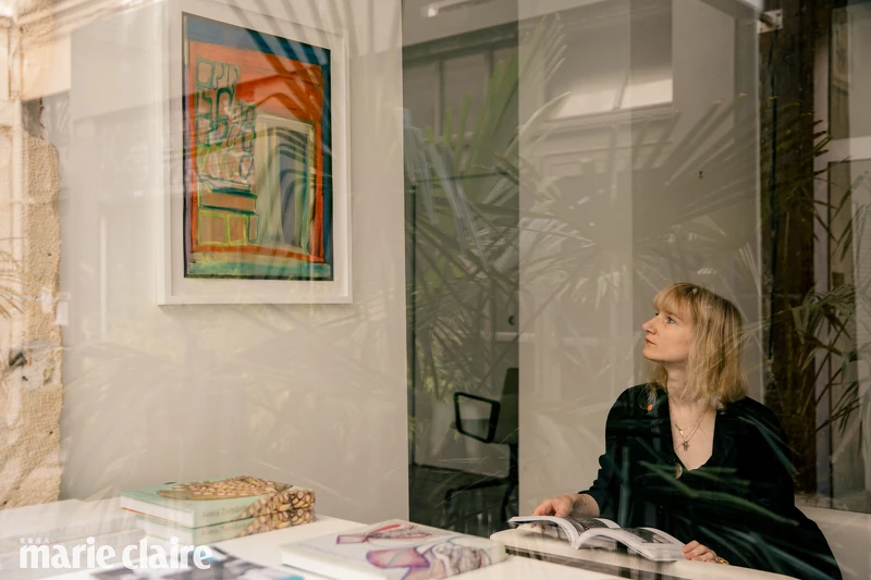 Galerie Christian Berst Art Brut與藝術家 Anton Hirschfeld 作品的窗邊一景很是詩情畫意