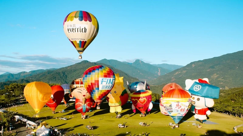 2024台東熱氣球嘉年華萬球齊飛的壯觀畫面! 2024台東熱氣球嘉年華萬球齊飛的壯觀畫面!