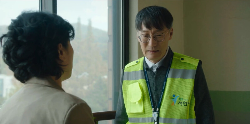 白院長特別向林順打聽退役軍人的消息 白院長特別向林順打聽退役軍人的消息