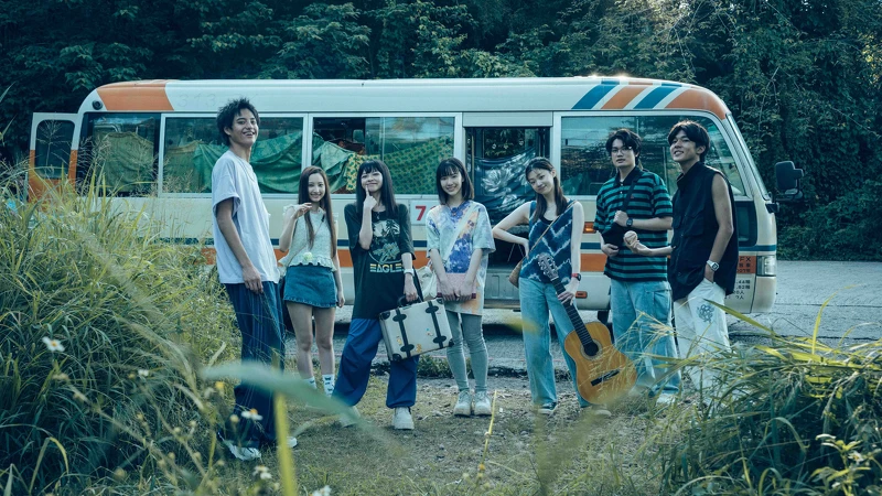 李恩佑（左起）、蔡佳彤、陳姸霏、朱勻甄、林宴慈、劉子銓、劉宥慳詮釋《誰是被害者：第2季》偷公車逃家少年團