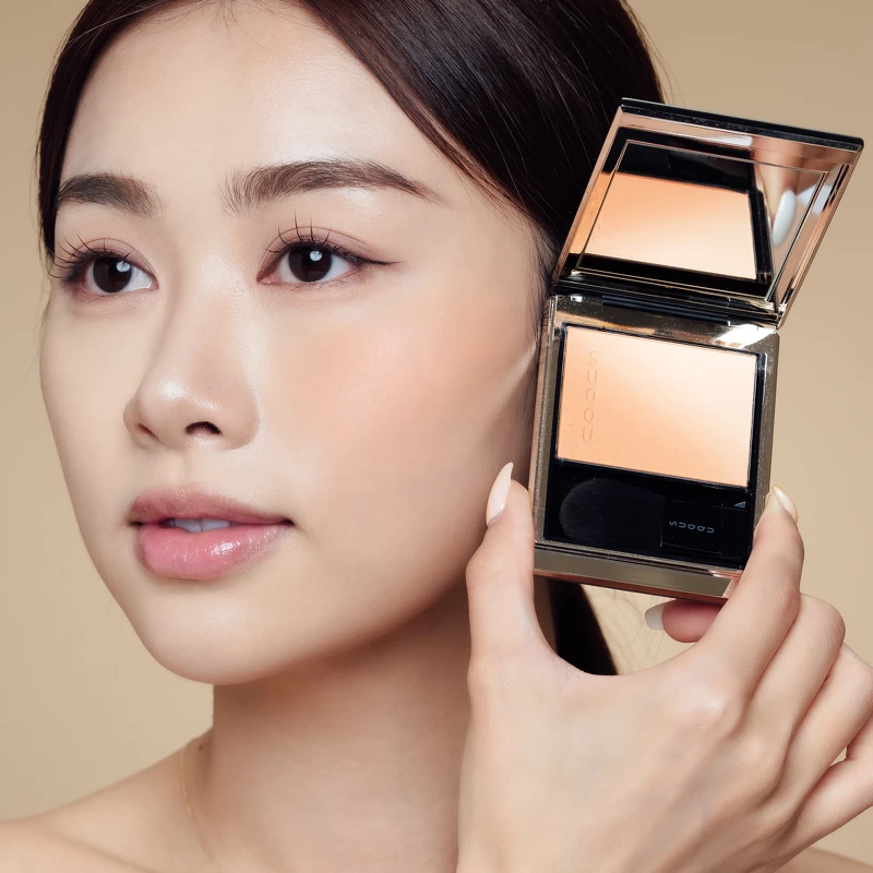 SUQQU晶采柔艷頰彩#02陽照HARUTERASHI試色。