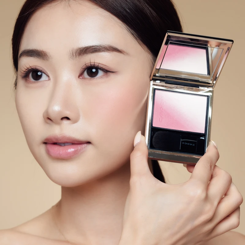 SUQQU晶采柔艷頰彩#05想紅OMOIKURENAI試色。