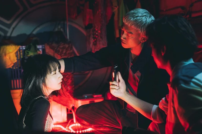 金勤將娜娜打到哭著求救,拍勒索影片。 金勤將娜娜打到哭著求救,拍勒索影片。