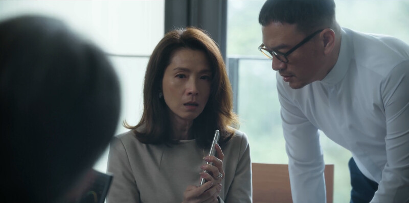 江如芳收到來自金勤的勒索電話。 江如芳收到來自金勤的勒索電話。