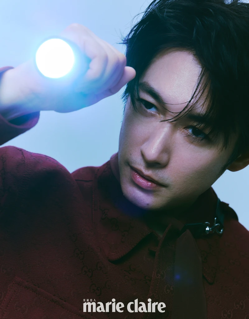 領巾裝飾襯衫，Gucci。