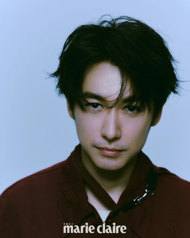 領巾裝飾襯衫，Gucci。